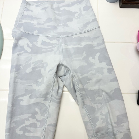 Lululemon Wunder Train Short - Size 0 - Picture 1 of 2